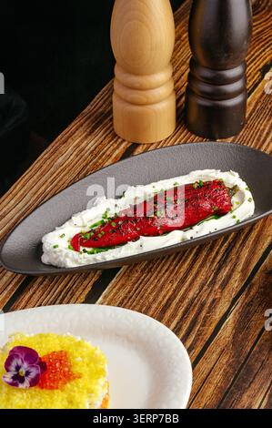 Antipasto gourmet al pepe rosso arrosto con formaggio Foto Stock