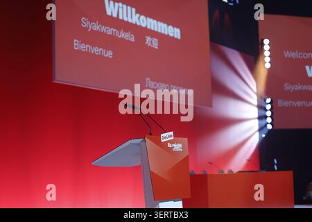 10) Bundesparteitag der Partei die Linke, AM 19.06.2026 a Potsdam, Metropolhalle, Deutschland *** 10th National Party Convention of Die Linke, 19 giugno 2026, a Potsdam, Metropolhalle, Germania,Detected source Language Foto Stock