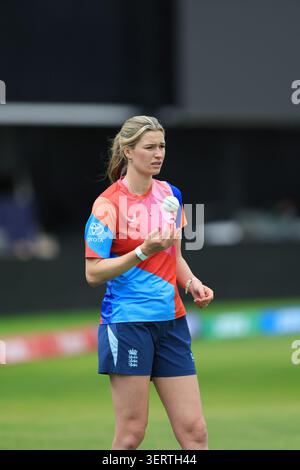 Lauren Bell durante una sessione di reti a Headingley, Leeds. Data foto: Venerdì 19 giugno 2026. Foto Stock