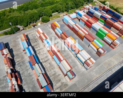 Vista aerea di un grande terminal container Foto Stock