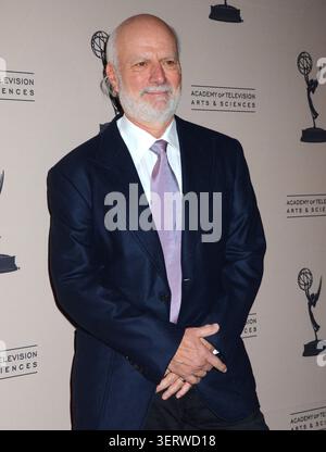 **FOTO FILE** James Burrows è morto. 7 ottobre 2013 - North Hollywood, California - James Burrows. La Television Academy presenta una serata in onore di James Burrows all'Academy of Television Arts & Sciences di North Hollywood, CA. Foto Credit: Birdie Thompson/AdMedia/MediaPunch Credit: MediaPunch Inc/Alamy Live News Foto Stock