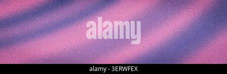 Sfondo granuloso astratto con sfumature ondulate rosa e viola. Banner 4K wide di alta qualità con texture a disturbo sfocato per un look moderno e creativo Foto Stock