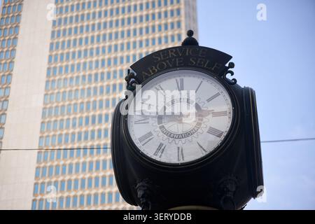Orologio decorato di Black Street nell'edificio centrale di Mobile Alabama Foto Stock