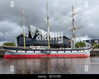 La nave alta Glenlee con il museo Riverside, Glasgow Foto Stock