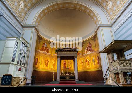 POTSDAM, GERMANIA - 10 GIUGNO 2026: Interno della chiesa di San Nicola, altare. Foto Stock