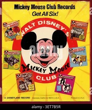 Illustrazione della quarta di copertina del 1955 per una custodia di disco in vinile da 45 giri/min del Mickey Mouse Club degli anni '50, che funge da pubblicità per i bambini per collezionare l'intera serie audio. Pubblicato da Disneyland Records Foto Stock