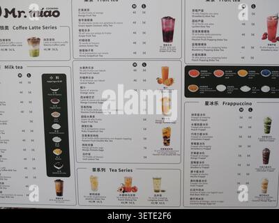 Milano, Italia 13 giugno 2026 il ristorante Miao propone vari tipi di tè bollicine, caffè, tè alla frutta, succhi di frutta e frappè da ordinare al Mila Foto Stock