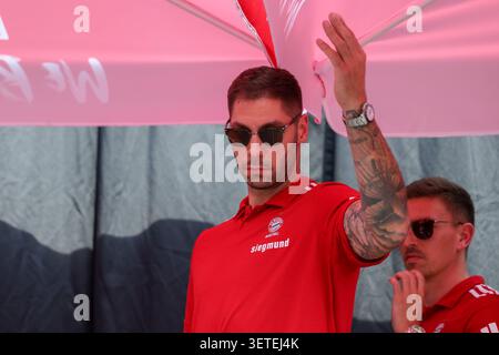 Monaco, Germania. 22 giugno 2026. Stefan Jovic (FC Bayern Basketball, #16), GER, FC Bayern Basketball, Saisonabschluss fan-Fest, Saison 2025/2026, 22.06.2026, foto: Eibner-Pressefoto/Jenni Maul credito: dpa/Alamy Live News Foto Stock