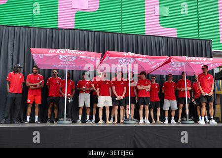Monaco, Germania. 22 giugno 2026. DAS Team des FC Bayern Basketball auf der Buehne im Pineapple Park Muenchen, GER, FC Bayern Basketball, Saisonabschluss fan-Fest, Saison 2025/2026, 22.06.2026, foto: Eibner-Pressefoto/Jenni Maul credito: dpa/Alamy Live News Foto Stock