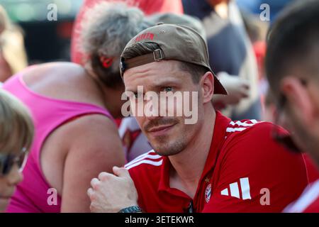 Monaco, Germania. 22 giugno 2026. Andreas Obst (FC Bayern Basketball, #13), GER, FC Bayern Basketball, Saisonabschluss fan-Fest, Saison 2025/2026, 22.06.2026, foto: Eibner-Pressefoto/Jenni Maul credito: dpa/Alamy Live News Foto Stock