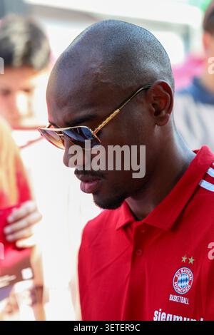 Monaco, Germania. 22 giugno 2026. Isiaha Mike (FC Bayern Basketball, #22), GER, FC Bayern Basketball, Saisonabschluss fan-Fest, Saison 2025/2026, 22.06.2026, foto: Eibner-Pressefoto/Jenni Maul credito: dpa/Alamy Live News Foto Stock
