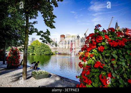 L'AIA - ristrutturazione al Binnenhof a l'Aia. Il Binnenhof è in fase di ristrutturazione dal 1° ottobre 2021. L'obiettivo è quello di rendere gli edifici che ospitano la prima e la seconda camera, tra gli altri, a prova di futuro. La ristrutturazione del Binnenhof a l'Aia sta diventando di nuovo più costosa. ROBIN UTRECHT /ANP netherlands Out - belgium Out Foto Stock