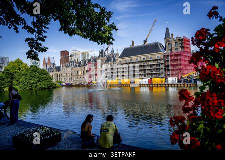 L'AIA - ristrutturazione al Binnenhof a l'Aia. Il Binnenhof è in fase di ristrutturazione dal 1° ottobre 2021. L'obiettivo è quello di rendere gli edifici che ospitano la prima e la seconda camera, tra gli altri, a prova di futuro. La ristrutturazione del Binnenhof a l'Aia sta diventando di nuovo più costosa. ROBIN UTRECHT /ANP netherlands Out - belgium Out Foto Stock