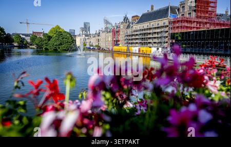 L'AIA - ristrutturazione al Binnenhof a l'Aia. Il Binnenhof è in fase di ristrutturazione dal 1° ottobre 2021. L'obiettivo è quello di rendere gli edifici che ospitano la prima e la seconda camera, tra gli altri, a prova di futuro. La ristrutturazione del Binnenhof a l'Aia sta diventando di nuovo più costosa. ROBIN UTRECHT /ANP netherlands Out - belgium Out Foto Stock