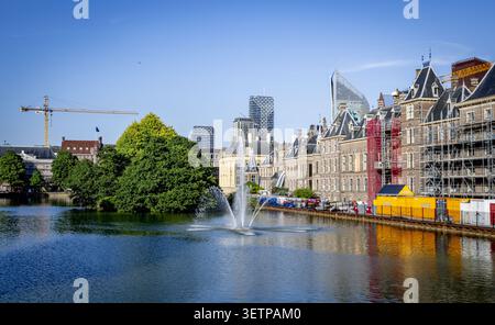 L'AIA - ristrutturazione al Binnenhof a l'Aia. Il Binnenhof è in fase di ristrutturazione dal 1° ottobre 2021. L'obiettivo è quello di rendere gli edifici che ospitano la prima e la seconda camera, tra gli altri, a prova di futuro. La ristrutturazione del Binnenhof a l'Aia sta diventando di nuovo più costosa. ROBIN UTRECHT /ANP netherlands Out - belgium Out Foto Stock