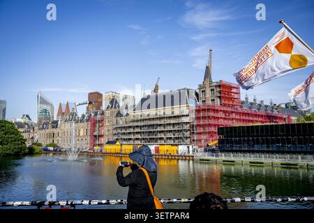 L'AIA - ristrutturazione al Binnenhof a l'Aia. Il Binnenhof è in fase di ristrutturazione dal 1° ottobre 2021. L'obiettivo è quello di rendere gli edifici che ospitano la prima e la seconda camera, tra gli altri, a prova di futuro. La ristrutturazione del Binnenhof a l'Aia sta diventando di nuovo più costosa. ROBIN UTRECHT /ANP netherlands Out - belgium Out Foto Stock