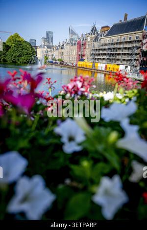 L'AIA - ristrutturazione al Binnenhof a l'Aia. Il Binnenhof è in fase di ristrutturazione dal 1° ottobre 2021. L'obiettivo è quello di rendere gli edifici che ospitano la prima e la seconda camera, tra gli altri, a prova di futuro. La ristrutturazione del Binnenhof a l'Aia sta diventando di nuovo più costosa. ROBIN UTRECHT /ANP netherlands Out - belgium Out Foto Stock