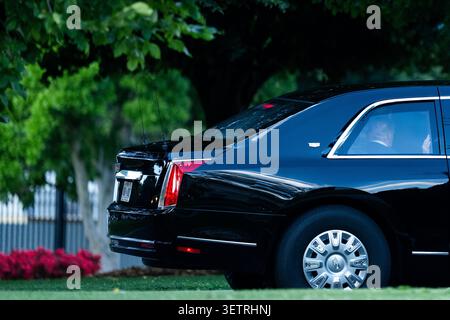 Washington, Stati Uniti. 23 giugno 2026. Il presidente Donald Trump torna alla Casa Bianca martedì 23 giugno 2026 a Washington. Foto di Allison Robbert/UPI credito: UPI/Alamy Live News Foto Stock