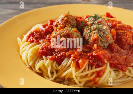 Vista ravvicinata di spaghetti e polpette. Foto Stock