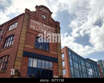 Storico edificio industriale vittoriano in mattoni rossi, Charles Walker and Co, situato all'angolo tra Swinegate e Concordia Street a Leeds, Regno Unito. Foto Stock