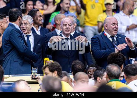 Miami, Stati Uniti. 24 giugno 2026. Il presidente della FIFA Gianni Infantino guarda la partita tra Brasile e Scozia dagli stand dell'Hard Rock Stadium, a Miami Gardens, Florida, Stati Uniti, questo mercoledì (24), per la fase a gironi della Coppa del mondo FIFA 2026. Crediti: Danilo Fernandes/FotoArena/Alamy Live News Foto Stock