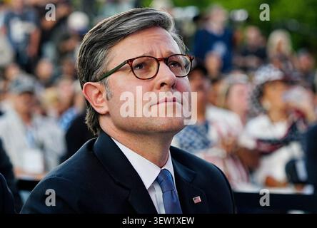 Speaker of the United States House of Representatives Mike Johnson (Republican of Louisiana) waits for US President Donald Trump to speak at a rally to kick off the 16-day Great American State Fair as part of Washington, DC's celebration of the nation's 250th birthday on the National Mall on Wednesday, June 24, 2026. The rally will include military flyovers, musical performances from Lee Greenwood and Christopher Macchio, and the U.S. Army Band, the U.S. Marine Band and Armed Forces choirs. Photo by Bonnie Cash/UPICredit: Bonnie Cash/Pool via CNP /MediaPunch Foto Stock