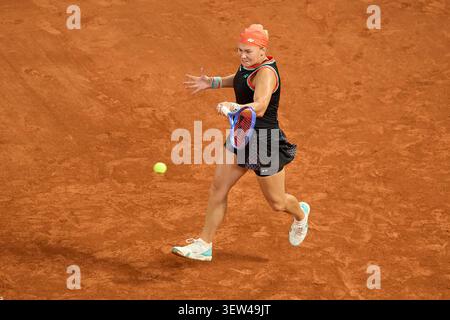 PARIGI, FRANCIA - 04 GIUGNO: Diana Shnaider contro la polacca Maja Chwalinska durante la semifinale femminile di singolare il giorno dodici del Fren 2026 Foto Stock