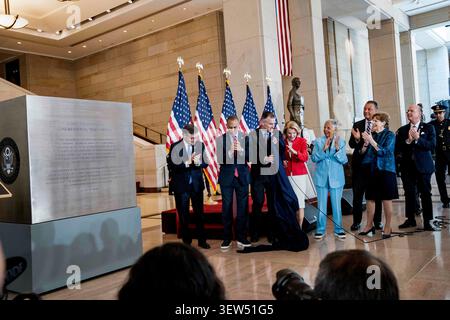 Bipartisan members of the United States Congress, led by Speaker of the US House of Representatives Mike Johnson (Republican of Louisiana) and US House Minority Leader Hakeem Jeffries (Democrat of New York), unveil the Semiquincentennial Congressional Time Capsule in honor of the 250th anniversary of the Declaration of Independence during a ceremony in the United States Capitol in Washington, DC, USA, on Wednesday June 24, 2026. The time capsule will be buried on the west lawn of the US Capitol.Photo by Andrew Thomas/CNP/ABACAPRESS.COM Foto Stock