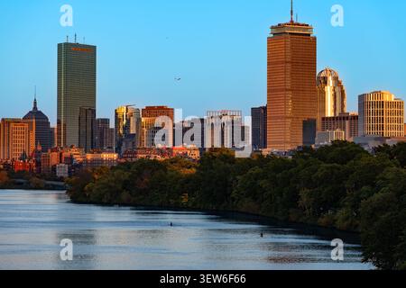 Bella vista panoramica dello skyline di Boston che evidenzia gli edifici moderni del distretto di Back Bay Foto Stock
