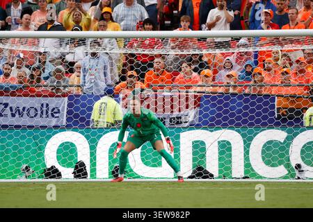 Kansas City, Stati Uniti. 25 giugno 2026. Il portiere tunisino Aymen Dahmen (16) è pronto in mezzo alla rete durante la partita di Coppa del mondo FIFA 2026 tra Tunisia e Paesi Bassi al Kansas City Stadium il 25 giugno 2026 a Kansas City, Missouri. (Foto di Gary Rohman/Sipa USA) credito: SIPA USA/Alamy Live News Foto Stock