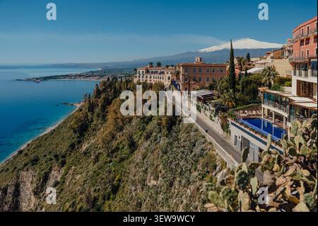 Vista panoramica dell'Etna e della costa ionica da Taormina Foto Stock
