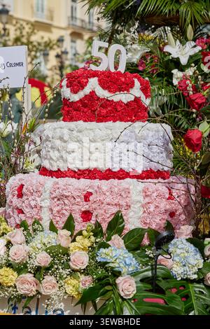 Scultura decorativa per dolci floreali che celebra il cinquantesimo anniversario. Valencia, Spagna - 18 marzo 2023. Foto Stock