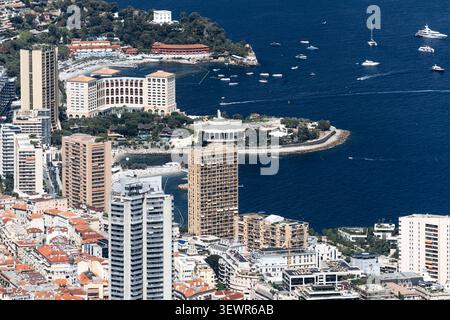 Il lungomare di Monte Carlo con il Monte Carlo Bay Hotel and Resort Sporting Monte Carlo e il quartiere Larvotto, vista da Tete de Chien Monaco Foto Stock