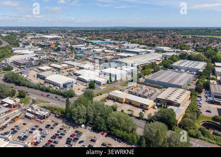 Vista aerea della grande area industriale a sud di Reading (RG2), Regno Unito. Foto Stock