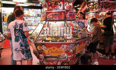 Giochi di divertimento in fiera al festival in Francia 2026 Foto Stock