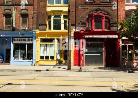 Negozi al dettaglio su Queen Street Toronto Ontario Canada Foto Stock