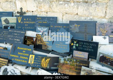 Francia, Haute Marne, Colombey les Deux Eglises, cimitero del generale de Gaulle, targa commemorativa Foto Stock