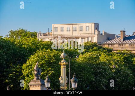 Francia, Parigi, trompe l'oeil, stazione di ascolto sul tetto dell'ambasciata americana Foto Stock