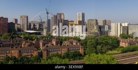 Vista panoramica dei moderni appartamenti Towers e del quartiere residenziale Foto Stock
