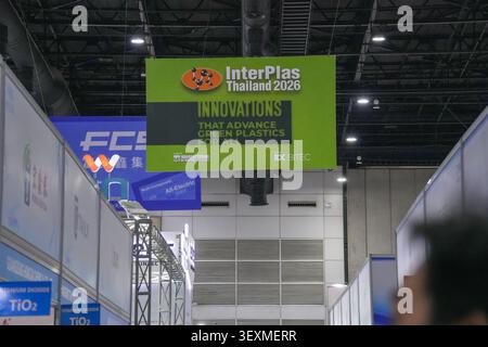 Bangkok, Tailandia - 17 giugno 2026: Banner dell'innovazione InterPlas Thailand 2026 appeso alla fiera Manufacturing Expo di Bangkok. Foto Stock