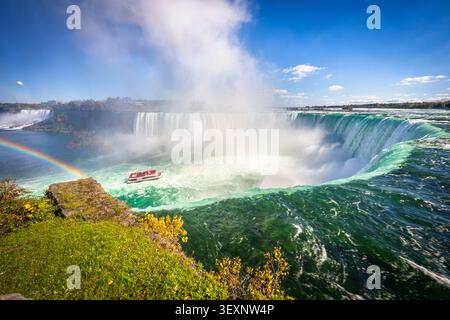 Cascate del Niagara tra New York e Ontario con un tour in barca. Foto Stock