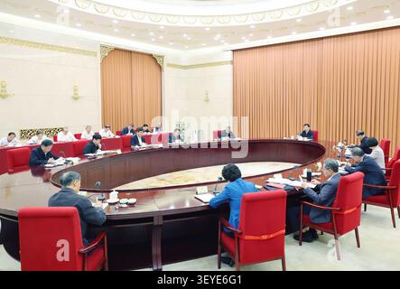 (260703) -- PECHINO, 3 luglio 2026 (Xinhua) -- Wang Huning, membro del comitato permanente dell'ufficio politico del comitato centrale del Partito comunista cinese (CPC), presidente del comitato nazionale della conferenza politica consultiva del popolo cinese (CPPCC) e segretario del gruppo dei principali membri del partito del comitato nazionale del CPPCC, presiede e tiene un discorso in una riunione convocata dal gruppo di studio teorico del gruppo dei principali membri del partito del comitato nazionale del CPPCC per studiare un discorso pronunciato da Xi Jinping, segretario generale del comitato centrale del PCC, Foto Stock