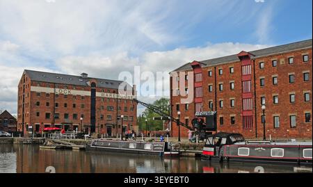 Magazzino chiuso, la vecchia gru, Gloucester Docks. Foto Stock
