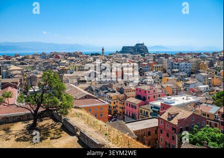 Vista panoramica della città vecchia di Corfù dalla nuova Fortezza. Foto Stock