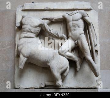 Partenone. South Metope III. Centauromachia. Centauro. Greco classico. Dall'Acropoli di Atene. Grecia. British Museum. Londra. GBR. Foto Stock