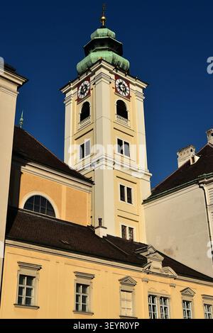 Il campanile dell'abbazia di Schottenstift a Vienna, Austria Foto Stock