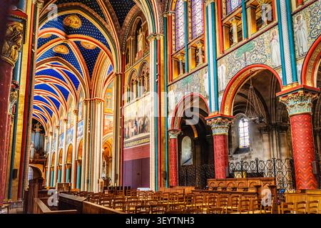Navata Organ Basilica Saint Germain des Prés Chiesa Parigi Francia. Costruito originariamente nel 558 d.C. La chiesa più antica di Parigi. Distrutto nella Revolutio francese Foto Stock
