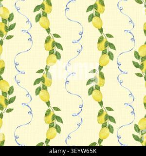 Acquerello senza cuciture con rami di limone e viti a nastro blu su un morbido sfondo giallo. Design mediterraneo dipinto a mano per tessuto, wallp Foto Stock