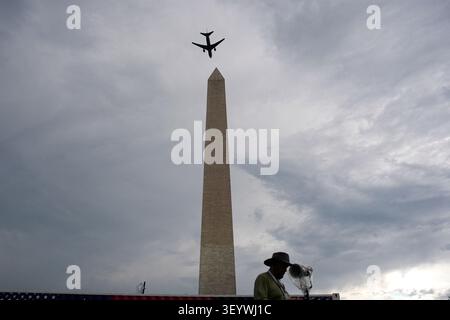 Washington, United States. 04th July, 2026. USAF fly over during the 250th Independence Day Celebration near Washington Monument in Washington on July 4, 2026.Photo by Yuri Gripas/ABACAPRESS.COM Credit: Abaca Press/Alamy Live News Foto Stock