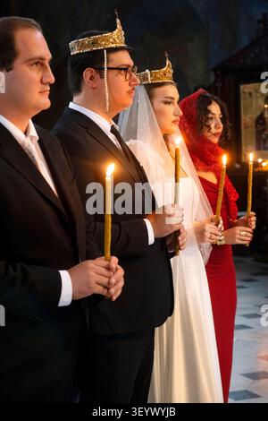 Un matrimonio tradizionale georgiano, cattedrale Sioni della Dormizione, Tbilisi, Georgia, Caucaso, Eurasia, Europa orientale Foto Stock